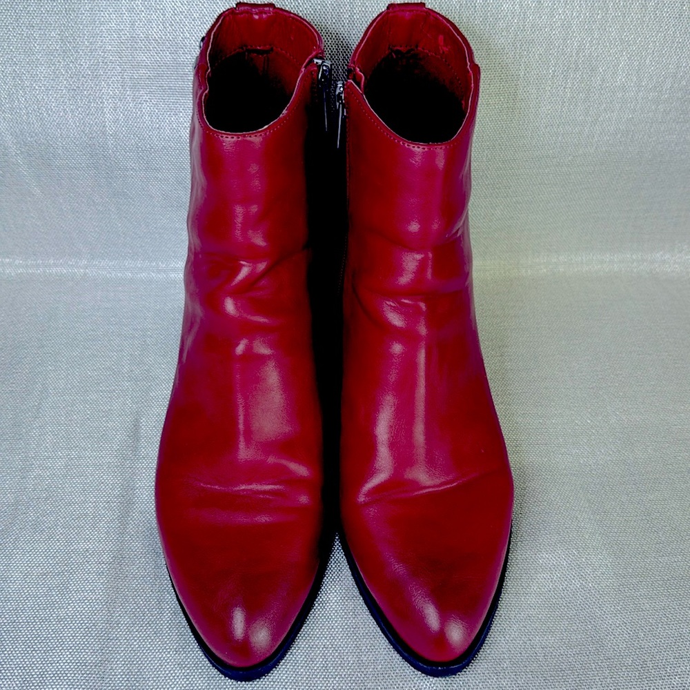 JAIMEE, DKCHERRY10 SIZE 9 MEDIUM IN VERY GOOD CONDITION.